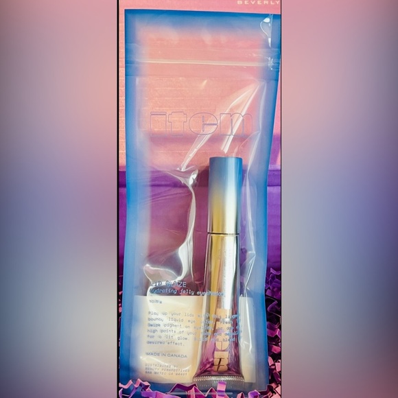 Item Beauty Hydrating Jelly Eyeshadow, Lid Glaze in Lunar Drop by Addison Rae - Picture 10 of 11